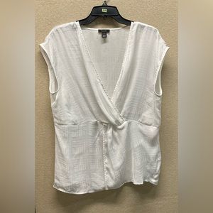 🌾 HALOGEN NWOT Twist Front Top